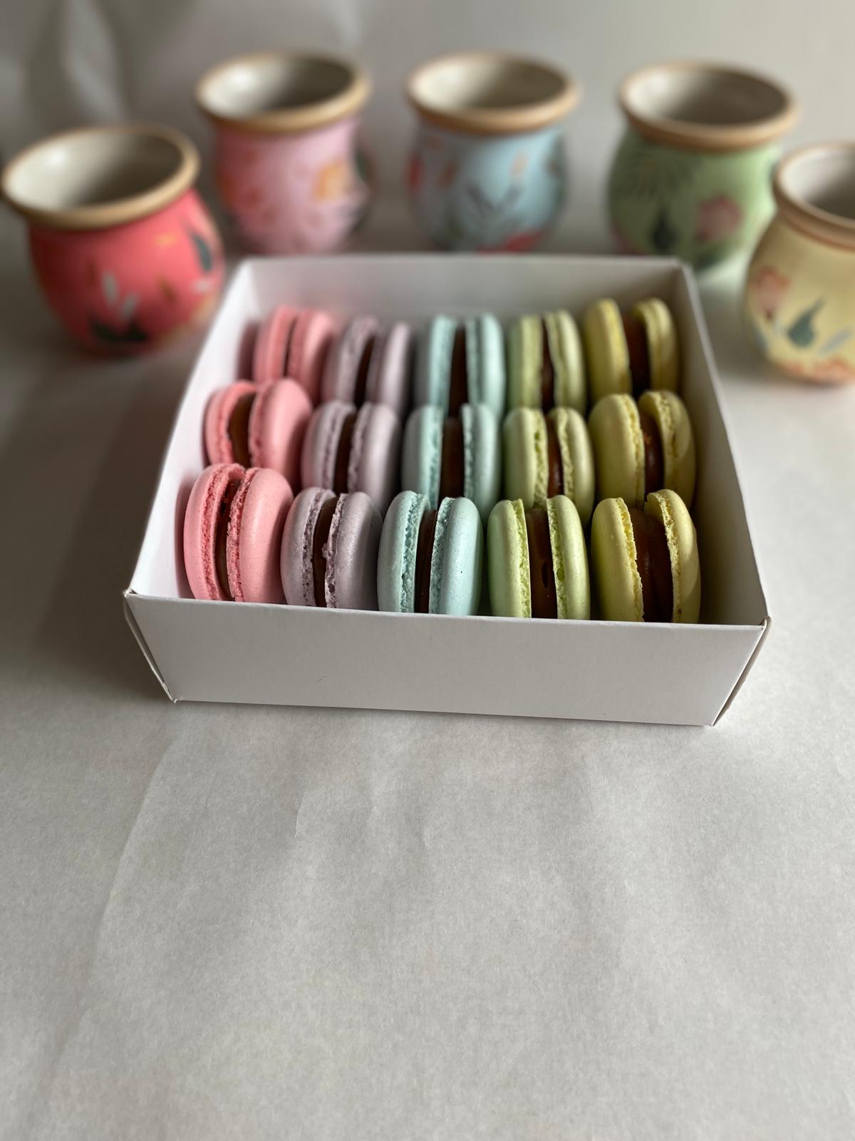 Macarons Rainbow Box