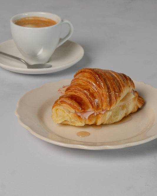 Medialuna Rellena Con Jamón Y Queso
