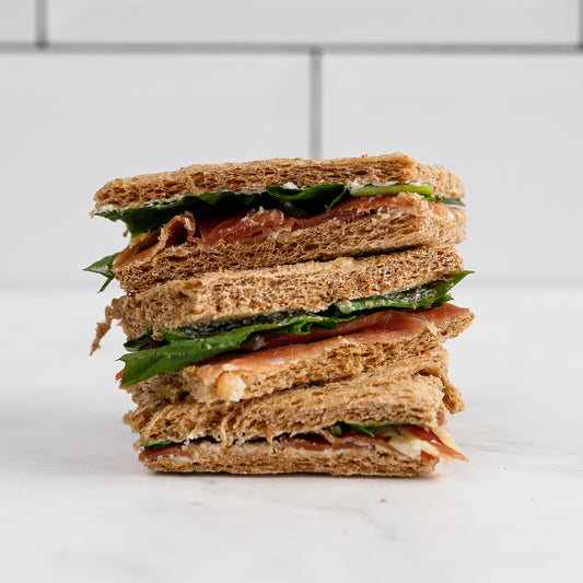 Sandwichitos de pan de miga Negro